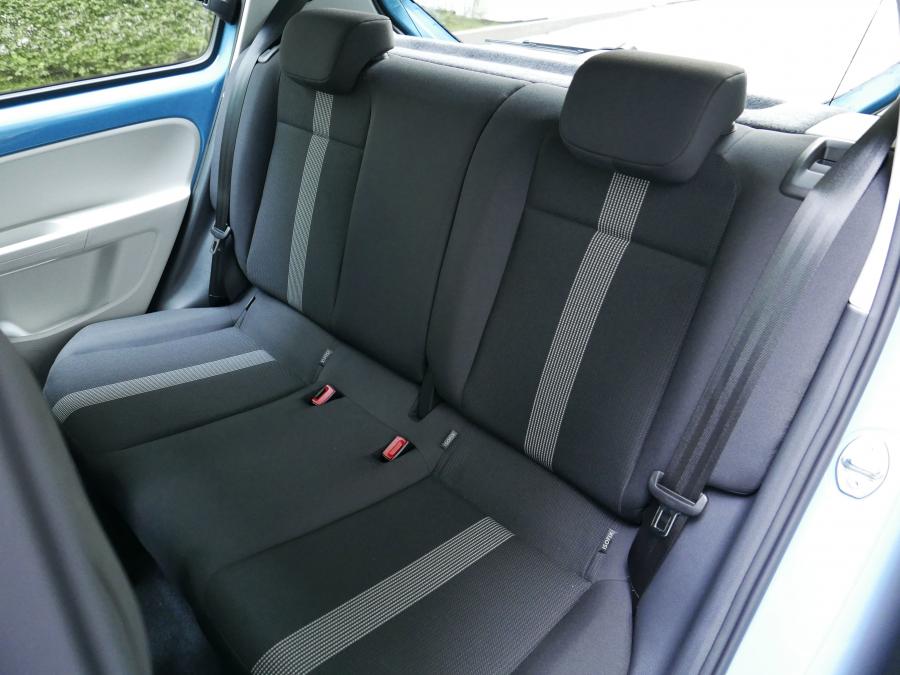 Интерьер Volkswagen up! 5-Door 2017 года  (JP) (фото 6 из 12)